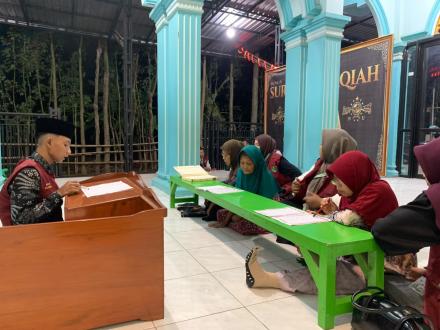 SOROGAN LANSIA DI MASJID BIDAYATUL HIDAYAH BERSAMA MAHASISWA KKN UIN SATU TULUNGAGUNG